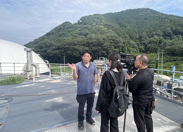テレビ大阪「やさしいニュース」川内さん取材対応中