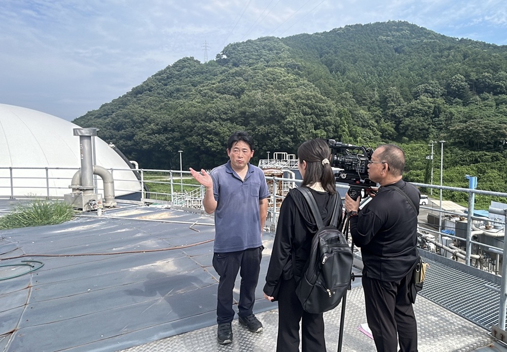 テレビ大阪「やさしいニュース」川内さん取材対応中